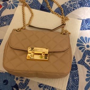 MICHAEL KORS CROSS BODY PURSE
